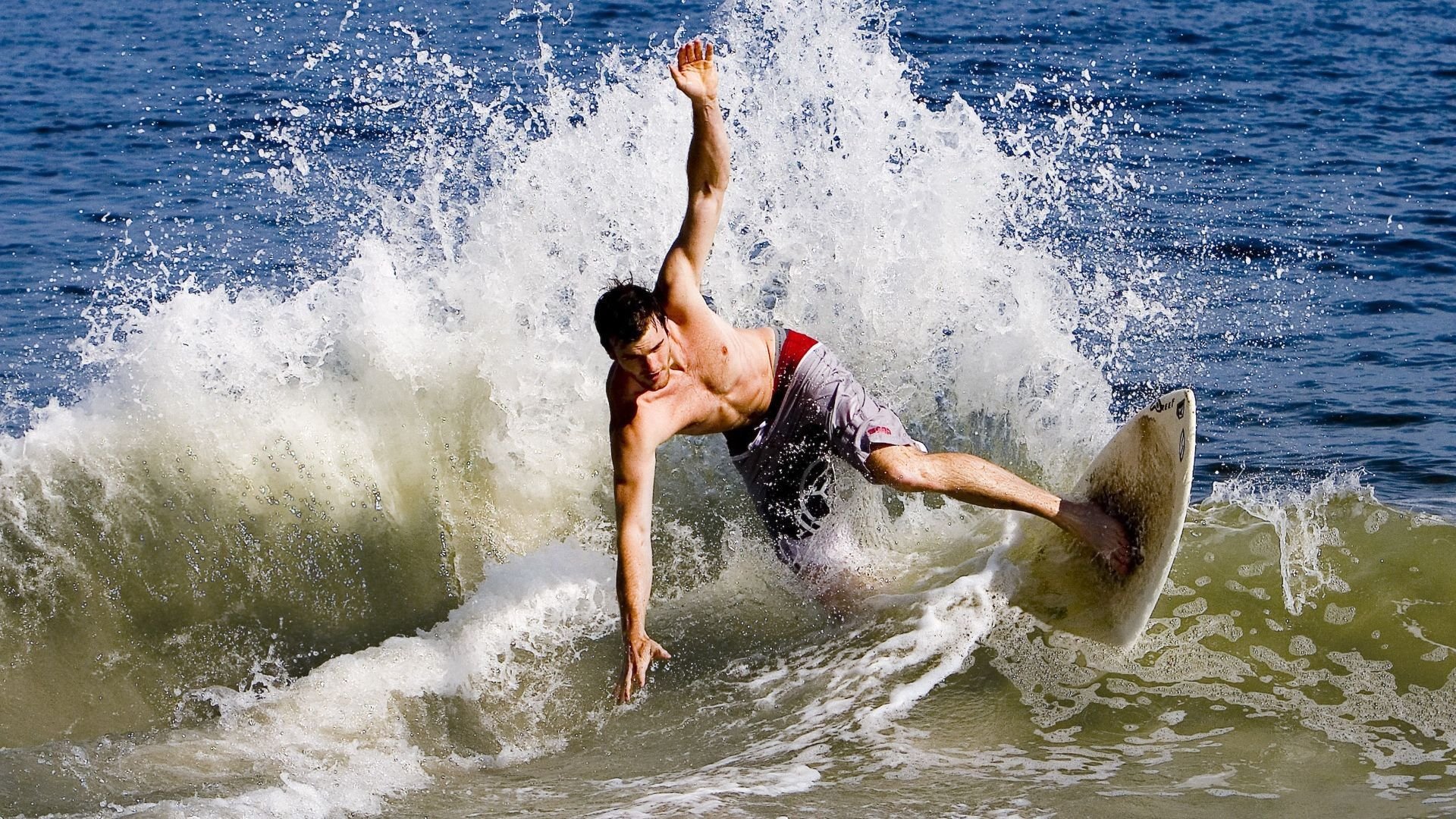 霍勒迪时间，当马刺的银黑血液在末节沸腾