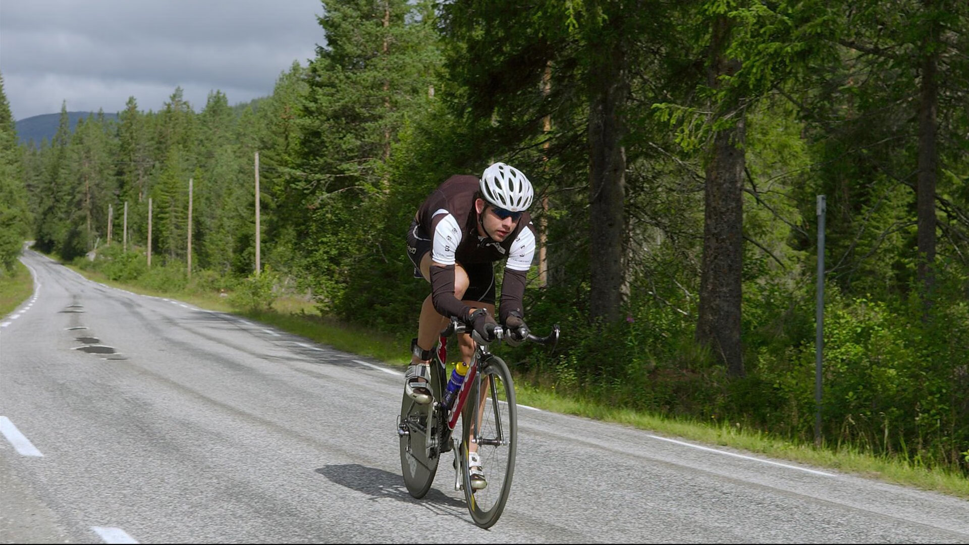 赛道上的逆袭，哈斯鏖战阿斯顿马丁，塞恩斯刷新纪录之夜